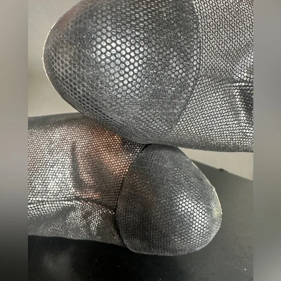 CHANEL | Interlocking CC Ankle Boots | Silver | Sz 40 - Picture 15 of 17